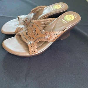 Earth Spirit Gelron 2000 Brown Leather Size 9 Wedge Sandals Shoes Flower Slides - Picture 1 of 9