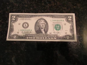 Billete de $2 serie 2013 L UNC sin circular de la Reserva Federal - Imagen 1 de 2