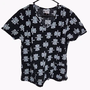Simply Basics SB Scrub Top Womens Size Medium Short Sleeve Medical Nurse Uniform - Picture 1 of 4