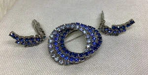 Vintage 50’s Unsigned Demi Parure Blue Rhinestone Brooch & Earrings Jewelry Set - Picture 1 of 8