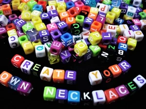 Alphabet Beads 500pc Cubes Multi Colour DIY FRIENDSHIP BRACELETS FREE POSTAGE - Picture 1 of 3