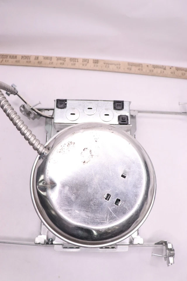 (6-PK) H7 6 pulgadas Carcasa empotrada de aluminio de nueva construcción con clasificación IC para techo Foto 1 de 3