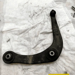 3520G8 Aufhängungsschwinge Ameise. Links PEUGEOT 206 1.1 Ber. 5p/b/1124cc - Bild 1 von 7