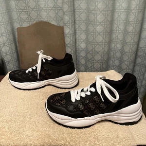 Guess Womens Samra Jogger Sneakers Size 8.5 Black Style #GWSAMRA2 - BRAND NEW - Picture 1 of 6