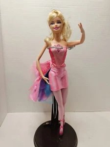 Barbie nelle scarpe rosa bambola del cinema che si trasforma in ballerina Kristyn Farraday - Foto 1 di 11