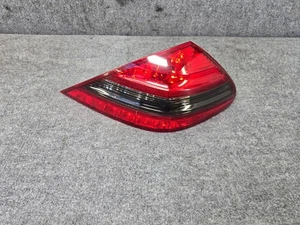 REAR BRAKE TAIL LIGHT RIGHT SIDE 2007-2012 MERCEDES R230 SL63 SL550 SL600 OEM - Foto 1 di 6