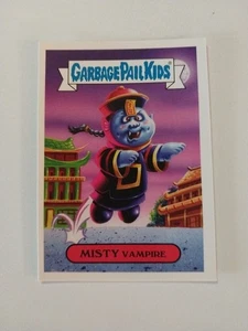 Adesivo Garbage Pail Kids 2019 Horror-ible Misty Vampire 11b di 20 Cult Horror  - Foto 1 di 2