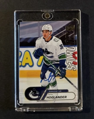 2020-21 Upper Deck NHL Rookie Box Set - Nils Hoglander #18 Autographs (AU, RC) - Image 1 of 2