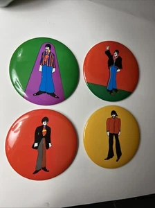 BEATLES GROSSE GELBE U-BOOT KNÖPFE. SET 4 PINS 1968 Original Neu Versiegelt 23p - Bild 1 von 9