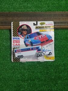 1992 Road Champs 1:87 HO Scale NASCAR Richard Petty #43 Racing Team Transporter
