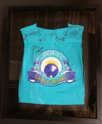 Camiseta New Orleans Hornets/Saints Multi Firma Peja Stojakovic Charita Bowl Foto 1 de 4