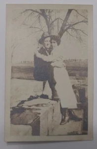 Vintage Foto junges Paar ~ um 1930 ~ adretter weiser Kerl - Bild 1 von 2