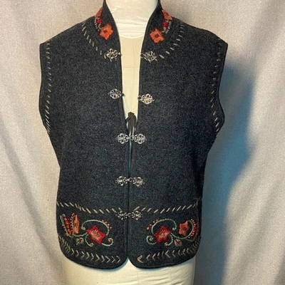 Chaleco de lana gris Norm Thompson con bordado floral rojo. Talla L. Foto 1 de 4