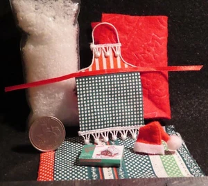 Apron Christmas Kitchen Gingerbread Box Santa Hat 1:12 Miniature Creative 1671 - Foto 1 di 3