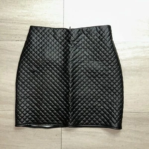 Missguided Women’s Quilted Black Mini Skirt Size 6 - Picture 1 of 4