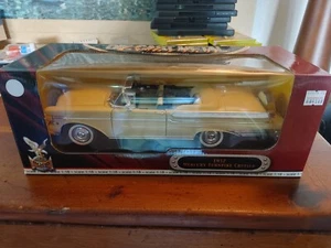 Road Signature 1957 Mercury Turnpike Cruiser Diecast 1/18 - Bild 1 von 6