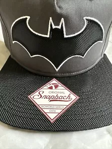 DC COMICS BATMAN LOGO GREY BLACK ADJUSTABLE FLAT BILL SNAPBACK HAT CAP RETRO NWT - Picture 1 of 12