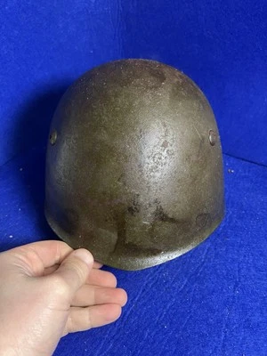 Elmetto Italiano M33 Bellico WW2 tracce Fregio Artiglieria - Immagine 1 di 4