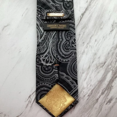 Donald Trump Silk Tie, Black Paisley VTG Signature Collection Ultra MAGA USA — 第 1/4 张图片