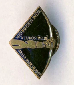 1957 WORLD ARCHERY CHAMPIONSHIPS Pin Badge - Picture 1 of 2
