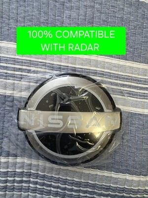 Nissan Rogue Emblema 2021, 2022, 2023 Parrilla Delantera Logo 62890-6RM0A Foto 1 de 2