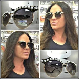 Classy Elegant Retro Cat Eye Style SUN GLASSES Black & Gold Frame Pearls Studs - Picture 1 of 12