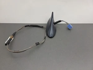 Toyota Camry 2019 OEM montado en el techo antena aleta de tiburón azul  - Imagen 1 de 8