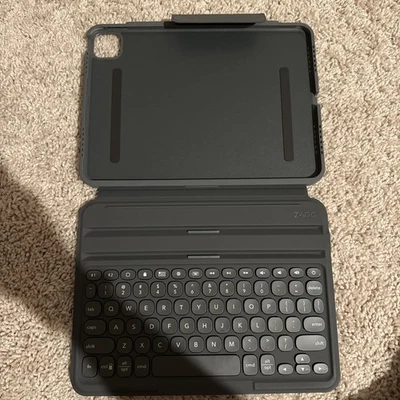 Teclado y funda ZAGG Pro Keys para iPad Air (4ª generación) pantalla de 11". Foto 1 de 2