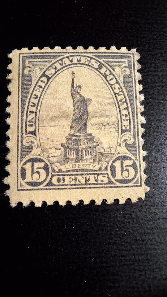 Scott #566, M/F/NH, Stat. of Liberty, Gray, 15 cent, perf 11, 1922-25  - Image 1 of 2