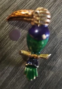 Spilla tucano vintage tono oro verde e blu, testa insolita. - Foto 1 di 6