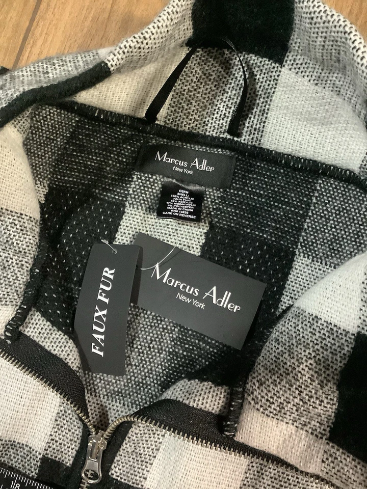 Marcus Adler Women’s Oversized Kimono Zippered Cardigan Faux Fur Front Pockets Foto 1 de 4