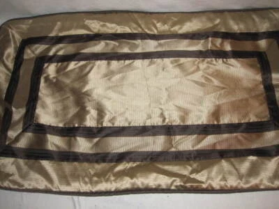 Funda de almohada Crocsill Home dorada con tubería marrón Euro Sham 35" x 20" usada en excelente estado Foto 1 de 4