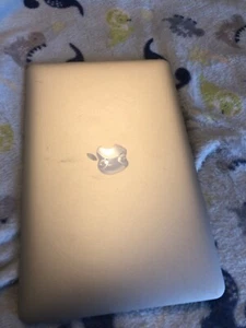 Apple MacBook Air 13 in 2017 Silver/Intel Core i5 1.8 GHz, 128 GB 8 GB Intel HD - Picture 1 of 2
