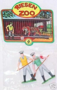 2x ZZ 1:25 Elastolin ZOO FEEDERS & GUARDS FIGURES G Scale Plastic MIB`70 RARE! - Picture 1 of 1