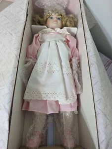 Neu im Karton Bretagne Porzellan Elaine Puppe mit Ständer 126 R OVP  - Bild 1 von 8