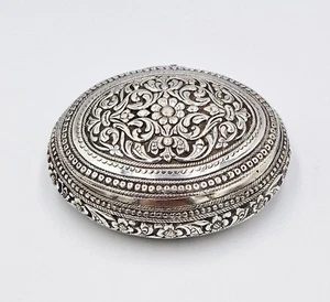 ANTIQUE INDIAN / EAST ASIAN SOLID SILVER FLORAL SNUFF BOX c1900 - Picture 1 of 5