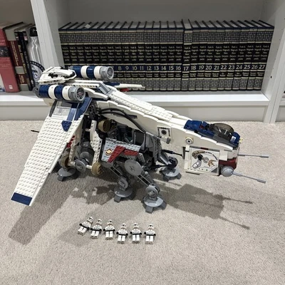 LEGO Star Wars: Republic Dropship with AT-OT (10195) 95% complete,W/manuals Read - Image 1 of 4
