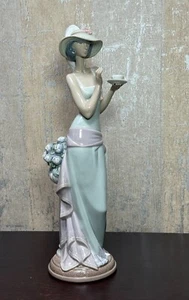 Lladro's Figurine "Tea Time" 14.5" Tall #5470 - Picture 1 of 8
