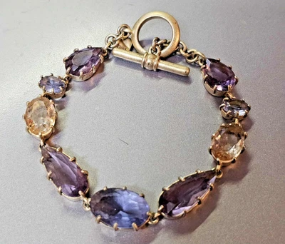 Pulsera Carolee tono dorado palanca piedras multicolores púrpura violeta color amatista Foto 1 de 4