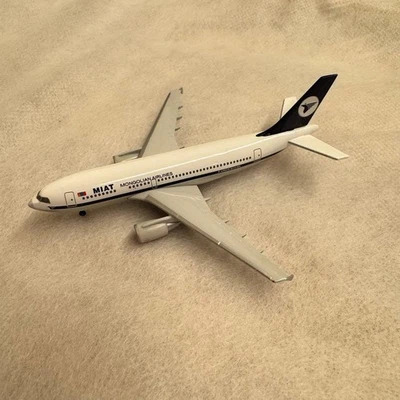 Modelo de avión Herpa Airbus A310300 escala 1/500 Foto 1 de 4