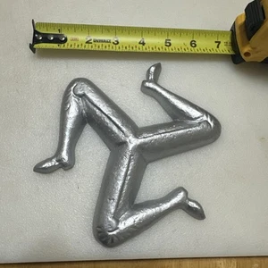 Appendiabiti da parete vintage Isola di Manx Triskelion 3 gambe da collezione IOM TT - Foto 1 di 5