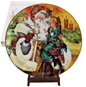 COLLECTIBLE 1994 AVON PLATE “THE WONDER OF CHRISTMAS” + ORIGINAL BOX - Picture 1 of 3