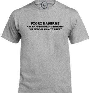 FIORI KASERNE*ASCHAFFENBURG-DEUTSCHLAND*FREIHEIT*INDIVIDUAL BASE PT SHIRT - Bild 1 von 9