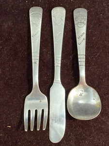 CAMPBELL'S KIDs COLTELLO FORCHETTA ZUPPA 2 CUCCHIAI POSATE M'M M'M BUONO INOX Vintage - Foto 1 di 12