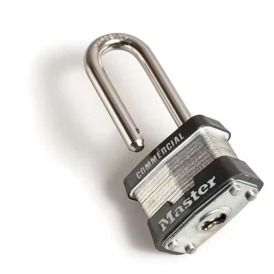 Master Lock 1Kalj 挂锁,类似钥匙,长镣铐,长方形钢制机身, — 第 1/4 张图片