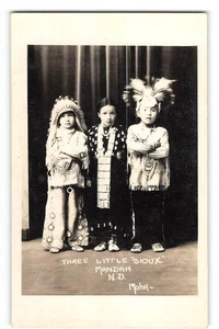 Vintage RPPC Sioux Indian Children, Mandan, ND 1930s Native Americana Photo - Bild 1 von 2
