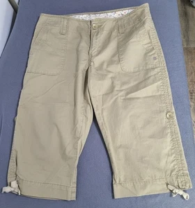 LEVI'S Women's SZ 8 Khaki Tan Crop Convertible Roll Up Shorts Hem Ties Outdoor - Picture 1 of 11