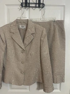 LeSuit Damen Zweiteiler Anzug - Jacke & Rock - Größe 12 Petite Tan/Beige - Bild 1 von 23