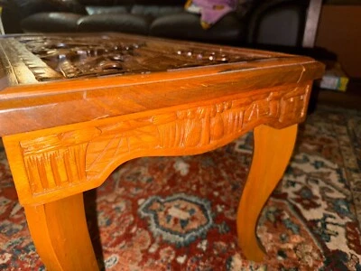 Mesa auxiliar vintage de madera Filipinas tallada a mano  Foto 1 de 4