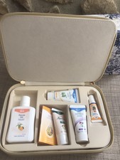 COFANETTO JUST CON DENTIFRICIO + DOCCIA + BALSAMO LABBRA + Relax E Crema